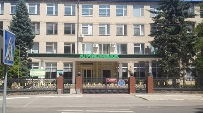 Агроколедж Нової Каховки на роздоріжжі