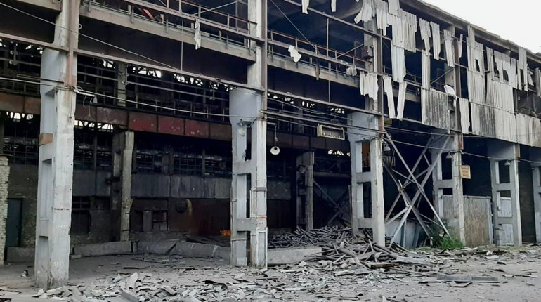 Внаслідок обстрілу Нікополя 46-річний чоловік дістав осколкові поранення і перелом. Деталі