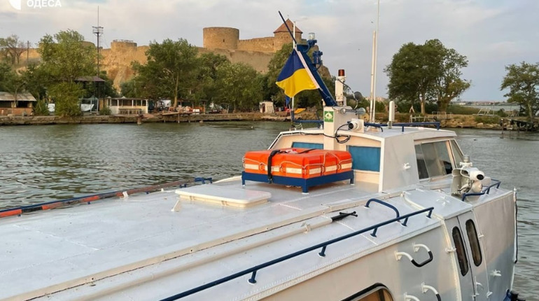 Через несприятливу погоду пасажирське судно через Дністровський лиман не запустили -ЗМІ