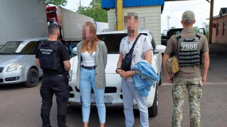 Одеситка вивозила чоловіків з України, видаючи їх за опікунів свого сина