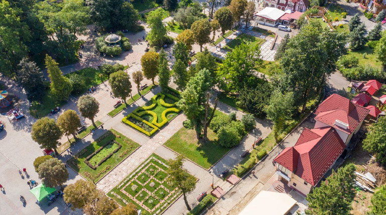 Влада Трускавця просить містян допомогти переселенцям з житлом: що потрібно робити