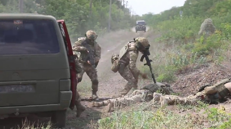 Виявити та знешкодити ворожу ДРГ: тренування морських піхотинців на Одещині