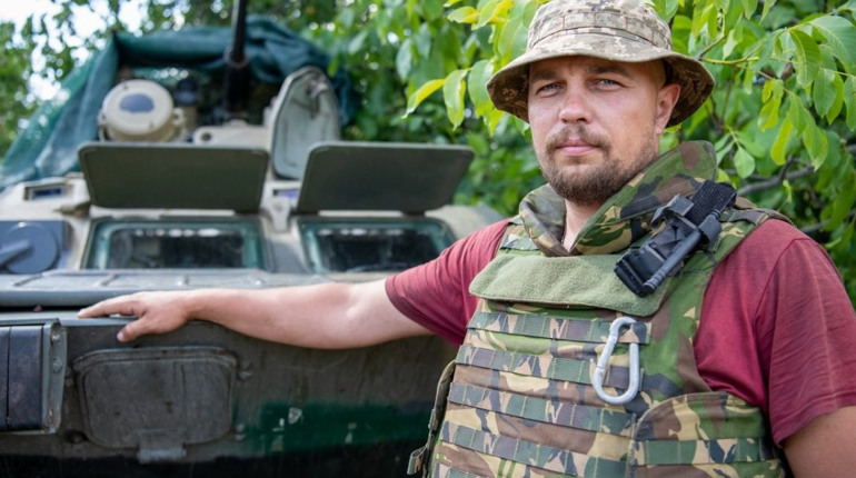 Морпіх з Добропілля воює за Україну на трофейному БТРі