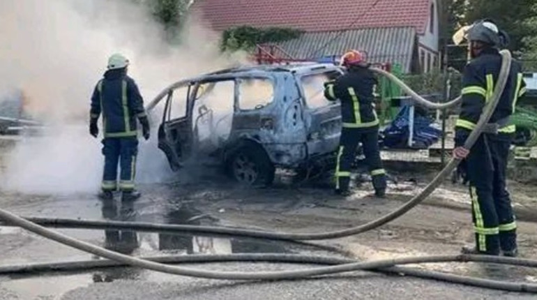 Партизани не сплять. В окупованому Старобільську вибухнуло авто з колаборантом