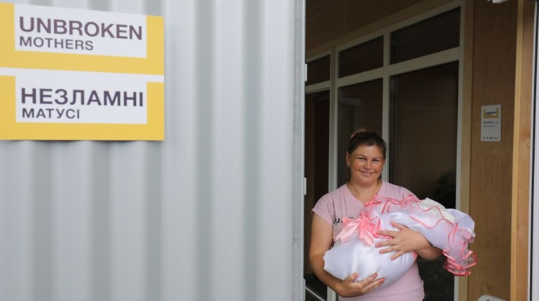 Багатодітна мама із Лисичанська стала однією із перших мешканок містечка для породіль у Львові