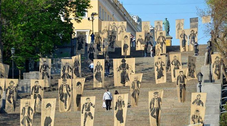 Куди піти в Одесі у серпні: архпрогулянки, експозиції у зумі, вистави, майстер-класи