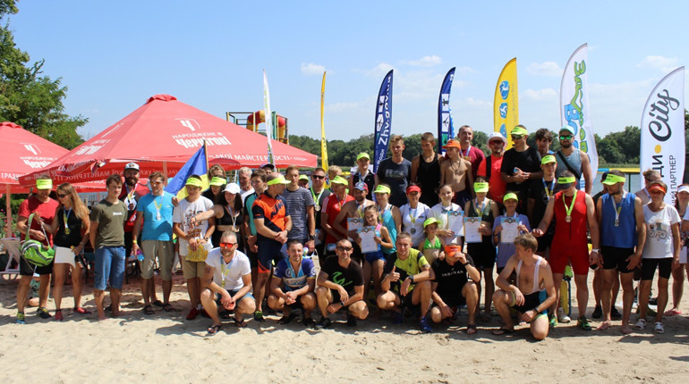 На пляжі у Веселій Іванцівці відбулися змагання Cross Triathlon 2022: фото, результати та відео