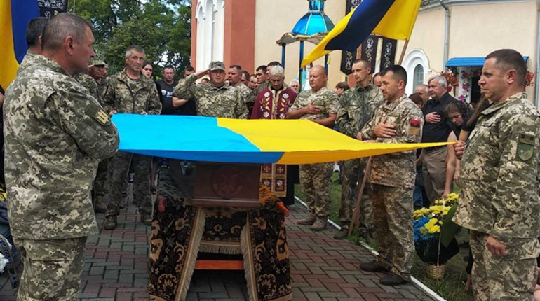 У Скалі-Подільській Чортківського району попрощалися із загиблим земляком Віктором Мирончуком