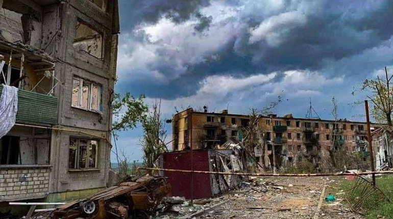Псевдореферендум у Сватовому – російські окупанти вмовляють голосувати містян