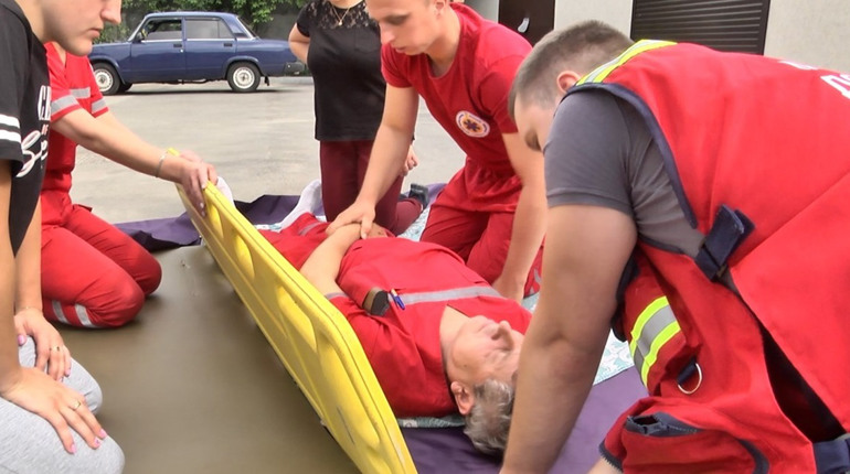 Працівники «швидкої» відпрацьовували практичні навички на випадок хімічної атаки