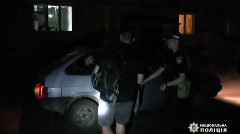 Шосткинські поліцейські виявляють порушників комендантської години+Відео