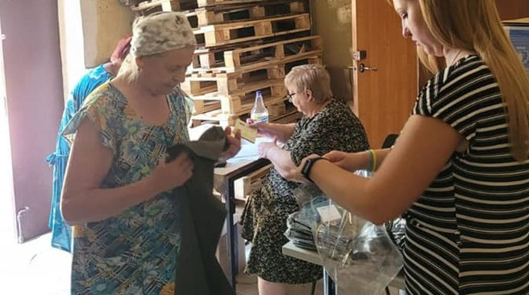 Жителі Курахового отримали гуманітарну допомогу. Що надають нужденним