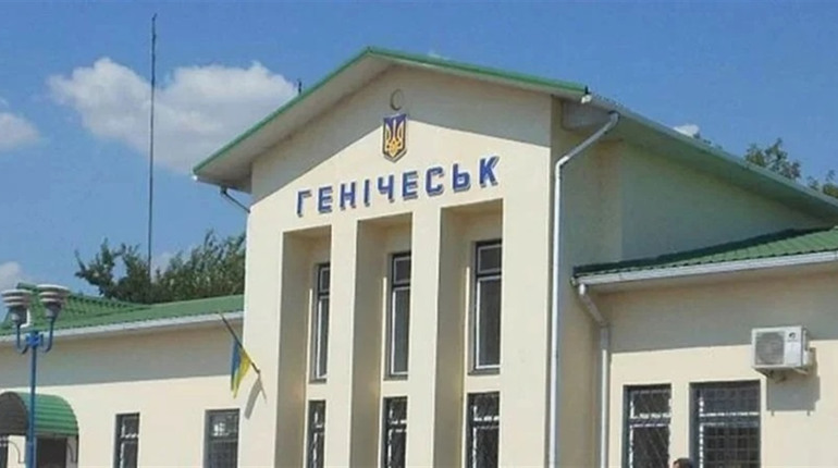 На залізниці під Генічеськом виникла пожежа – горіли вагони