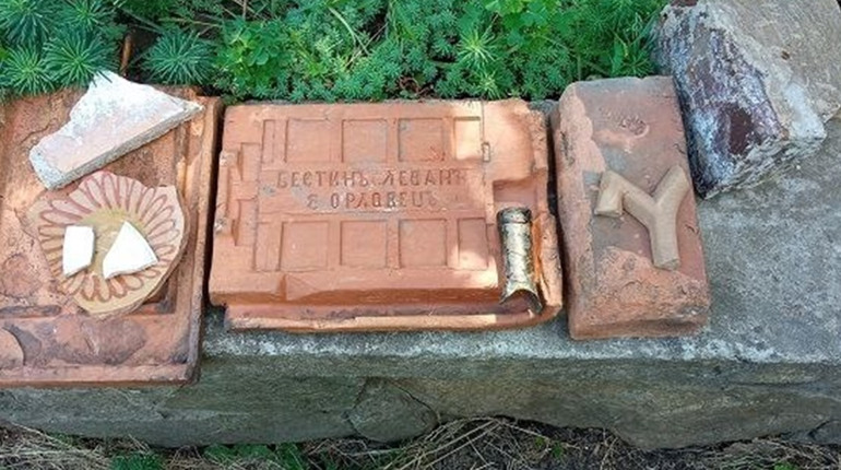 В лісі на Смілянщині виявили артефакти часів графа Потоцького. Фото