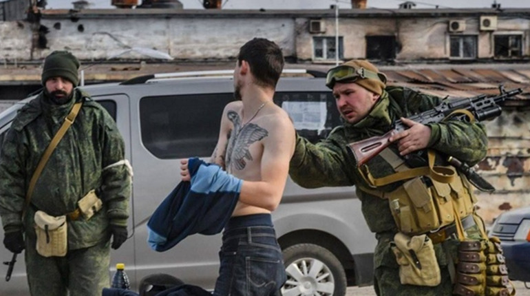 Після вибухів окупанти повністю заблокували виїзд із Мелітополя і посилили фільтрацію