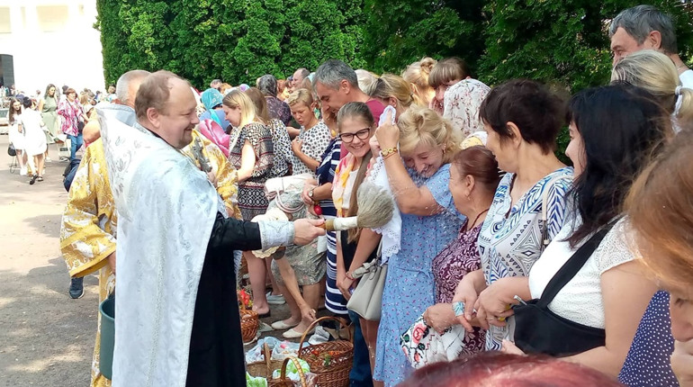 Яблучний Спас : у Ніжині пахне медом та пирогами