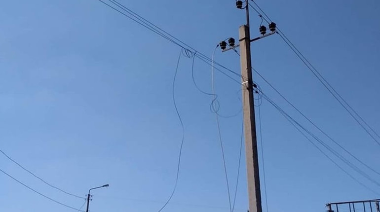 Бригада енергетиків потрапила під обстріл під час ремонтних робіт у Торецькій громаді