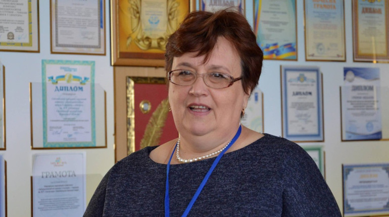 Життя, вплетене в історію України: директорка гімназії показала свої будні з 80-х і до сьогодні