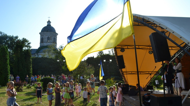 У Ніжині відбувся благодійний фест: ніжинці продовжують збирати кошти для ЗСУ. Фото