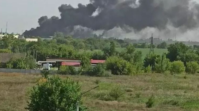Потужний вибух поблизу Нової Каховки: «вірогідно в яблочко»