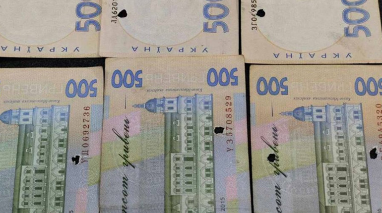 Недійсні гроші з Херсона почали масово з‘являтися у терміналах в Києві, Одесі та на заході України
