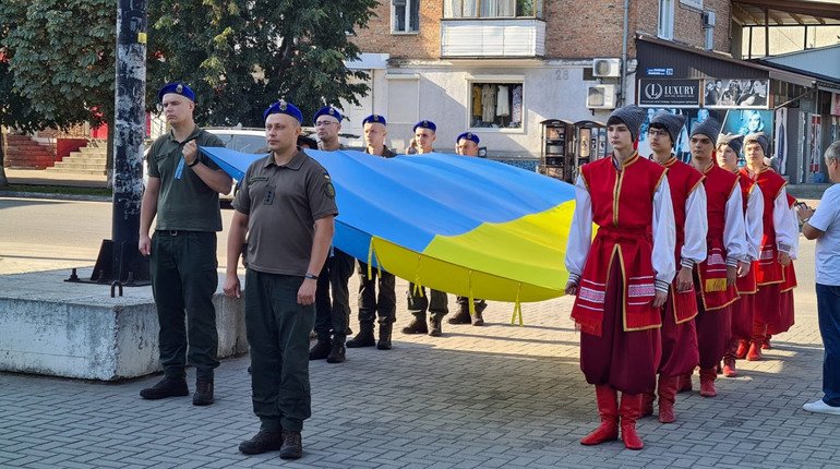 Вперше у Шостці відзначили День українського прапору в умовах війни