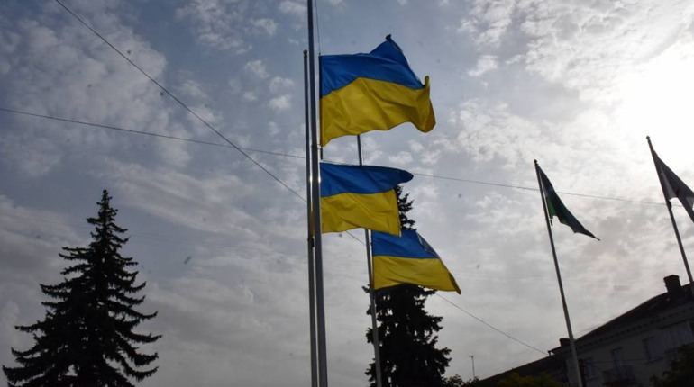 Як в Україні й Чернігові зокрема затверджували державний прапор