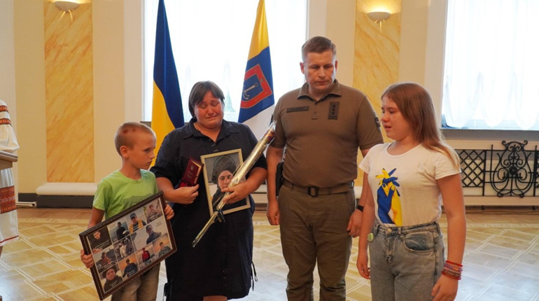Родинам двох загиблих військових з Одеси вручили ключі від квартир