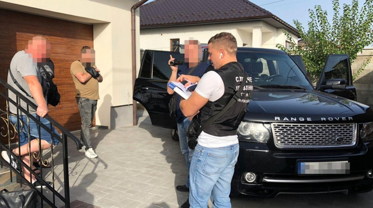 На Рівненщині правоохоронці викрили зловмисників: продавали гумдопомогу, призначену військовим