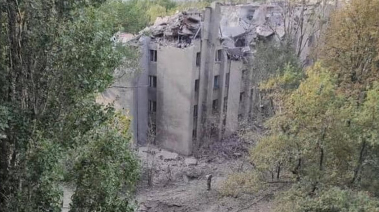 В окупованій Кадіївці "прилетіло" на базу російських загарбників. Скільки "двохсотих"