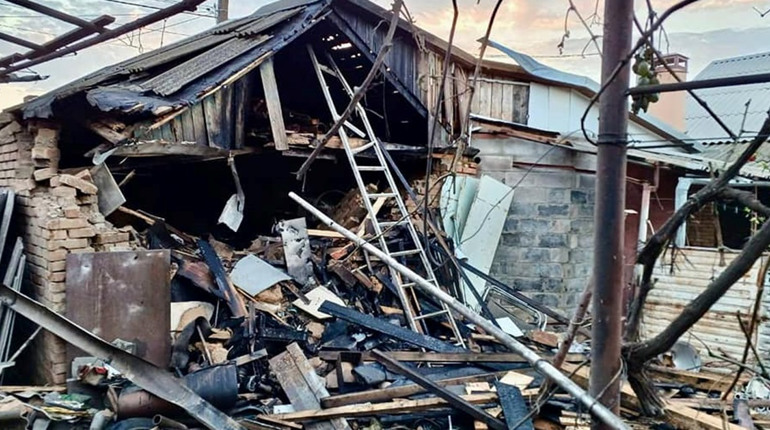 Нічні обстріли Нікопольського району: без жертв, але є руйнування в громадах