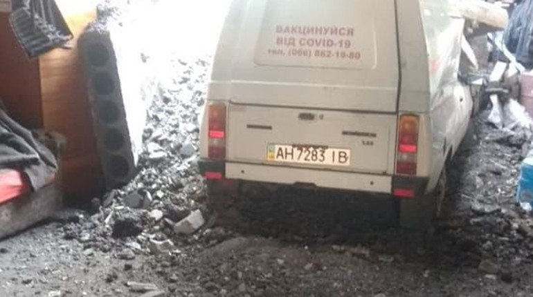 Окупанти знову обстріляли Торецьк: влучили у гаражі лікарні