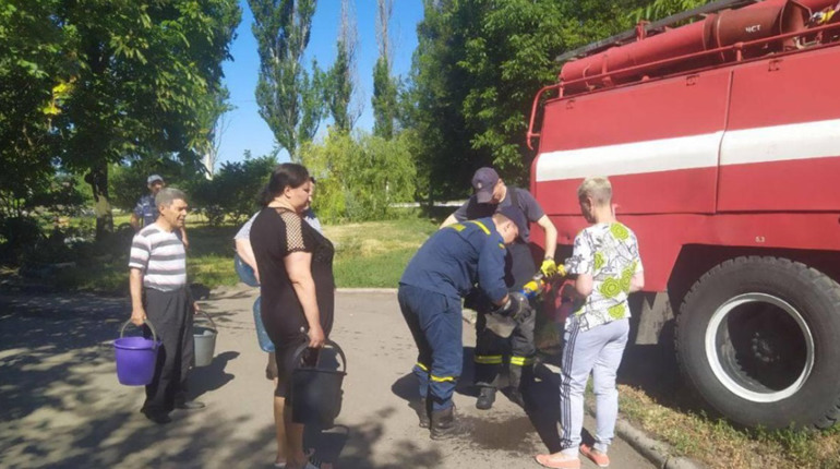 У Добропіллі оновили графік підвозу води. Коли чекати на воду у приватному секторі