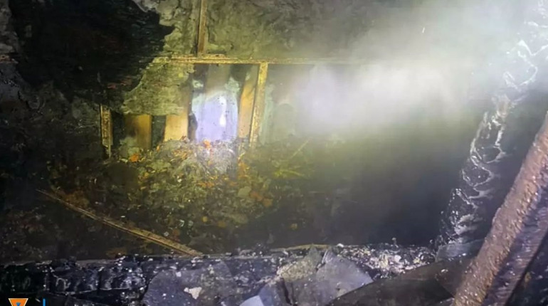 У Жовтих Водах зайнявся балкон і вигоріла квартира на першому поверсі. Відео
