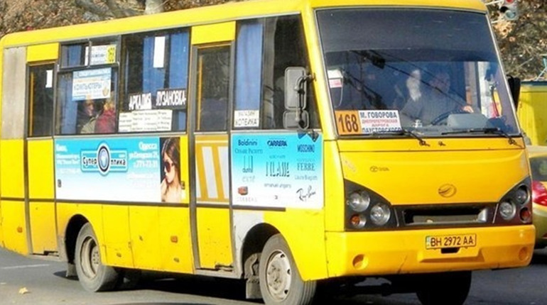 Різанина в одеській маршрутці: поліція шукає свідків, щоб упіймати злочинця. Є його прикмети