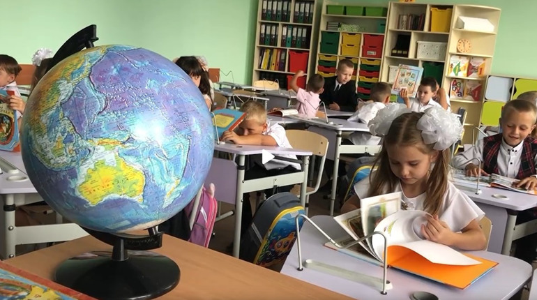 По всій так званій "днр" онлайн, а у нас — за партами. Як пройшло 1 вересня в окупованій Волновасі