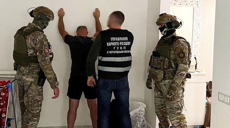 Поцупили у ювеліра 10 кг золотих прикрас і 3 млн грн: поліцейські затримали "професійних" злодіїв