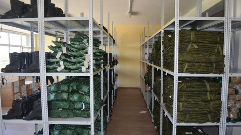 У Мелітополі активно запрошують чоловіків вступати до війська Криму