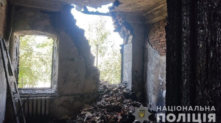 Ворог знову стріляв по Гуляйполю: пошкоджено дахи, вікна та стіни будинків