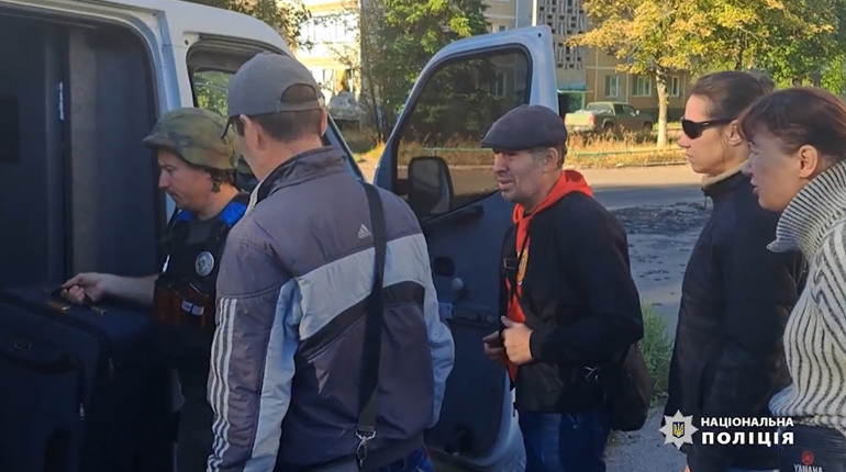 “Снаряд вдарив у місце, де хвилину назад були люди” - Як поліційні врятували життя 4 вугледарців