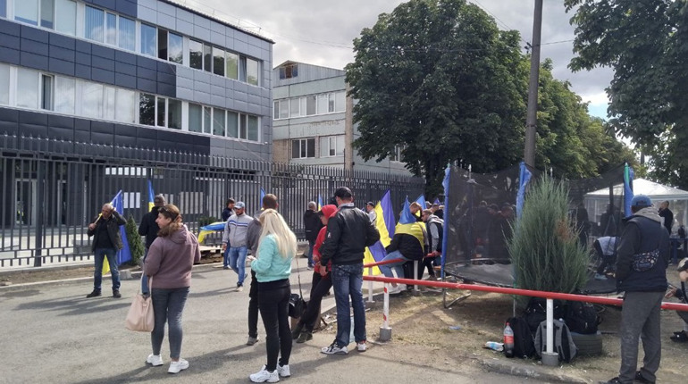 На "Юнайтед Табако" у Жовтих Водах вирізали обладнання та вилучили продукцію