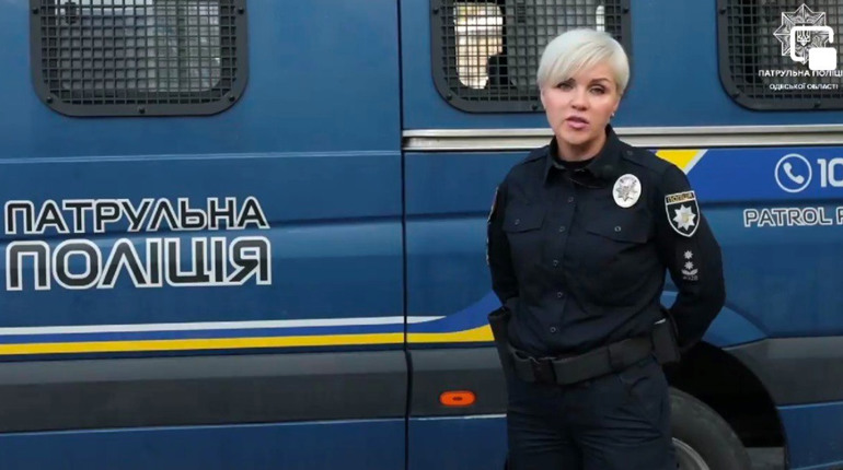 Продовження історії із затриманням жінки у маршрутці: що знайшли в її телефоні поліцейські