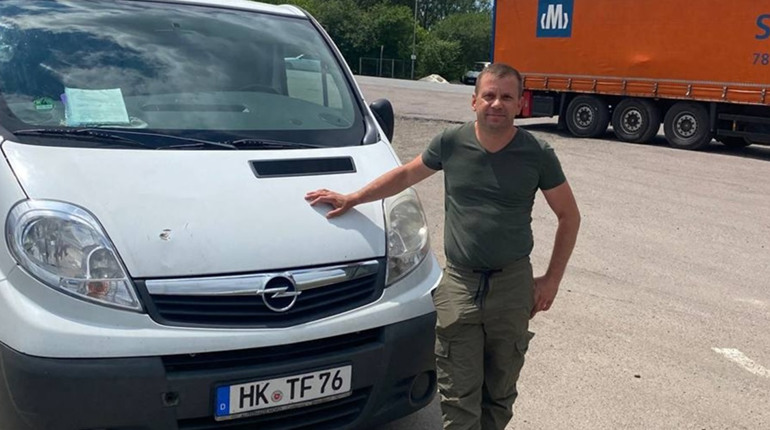 У чергах вмирали і народжували: як підприємець з Хлібодарського переганяє авто для ЗСУ з-за кордону