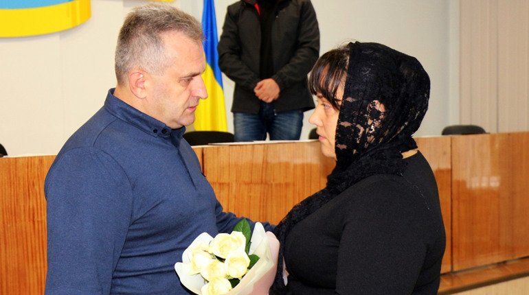 Загиблого захисника Олександра Ринкевича нагородили нагрудними знаками від Валерія Залужного