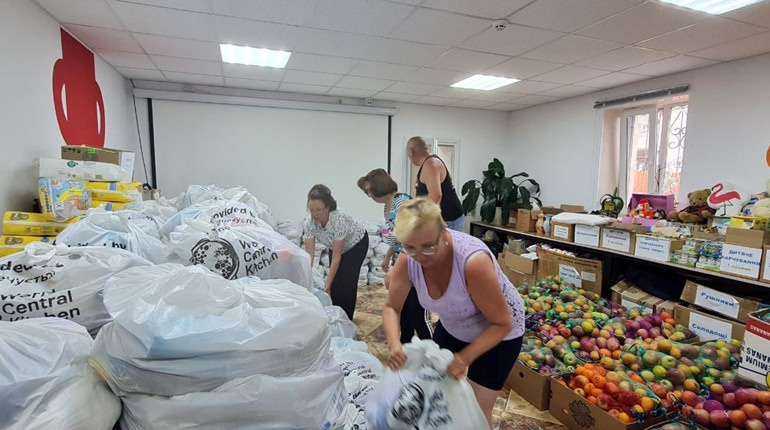 Ще 470 продовольчих кошиків роздали переселенцям Балтщини від американських благодійників