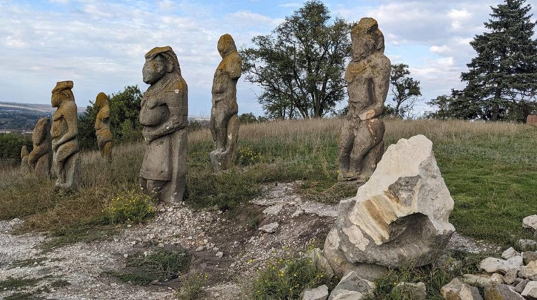 Половецьких кам'яних баб евакуюють з-під Ізюму