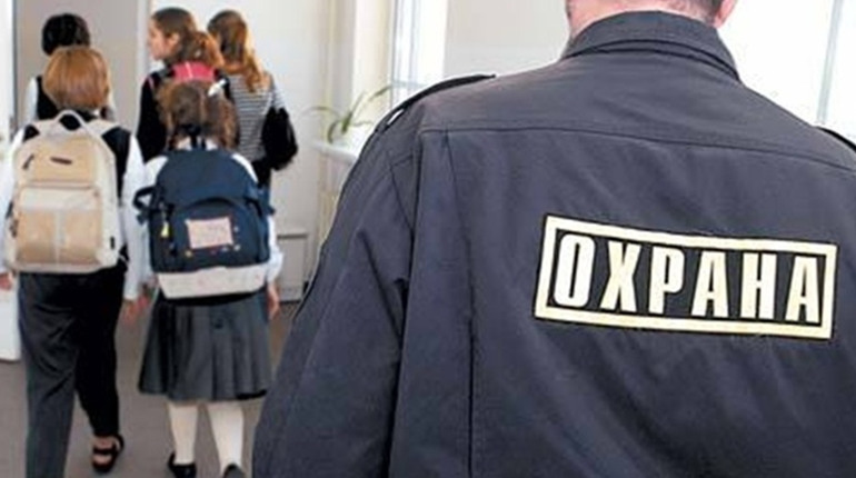 Окупанти запроваджують "пропускний режим" в школах та дитсадках на захопленій Луганщині. Навіщо