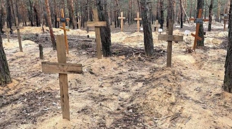 Не дозволяли ховати загиблих: як вели себе окупанти на початку окупації в Ізюмі