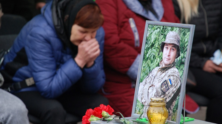 Шосткинці провели в останню путь Героя Василя Баранова (фото)