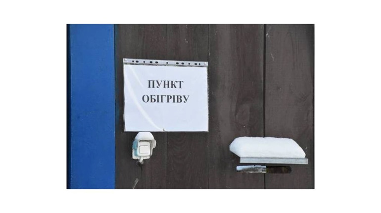 Буржуйки та дрова для пунктів обігріву в Чернігові: місто готується до зими і запасається необхідним